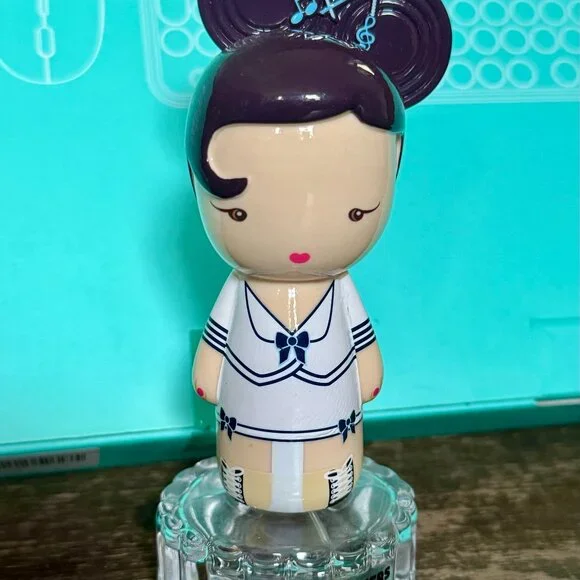 Harajuku Lovers Collectible 3 Perfume Bottles Empty in great condition - Picture 8 of 16